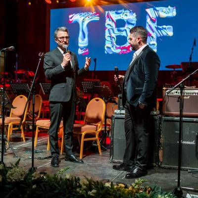 România Reinterpretată la petrecerea TBF: Mâncare Tradițională Gourmet, Gheorghe Zamfir, Phoenix, Orchestra Simfonică București