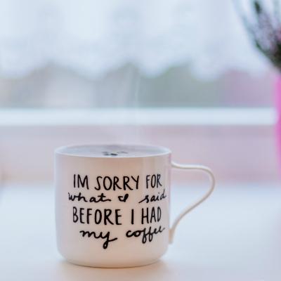 Cani pentru cafea la birou: incepe ziua in forta!