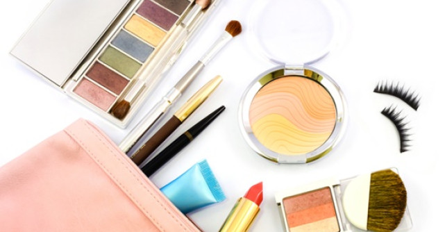 7 Produse de make-up care nu trebuie sa iti lipseasca din geanta
