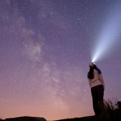 Nu mai căuta fericirea. Este chiar aici, în fața ta! Trebuie doar să o vezi
