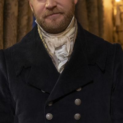 Un actor din Bridgerton și The Crown va fi gazdă a panelurilor la Comic Con România