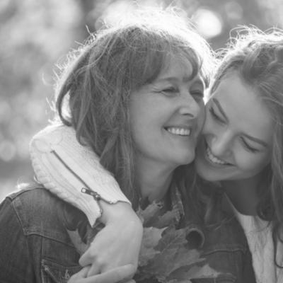 25 de intrebari pe care ar trebui sa i le pui mamei tale