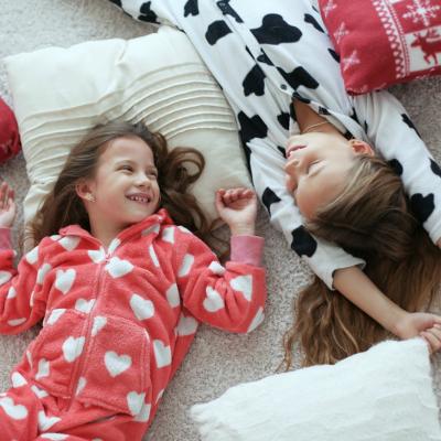 Pijamale pentru copii: 5 seturi simpatice și colorate