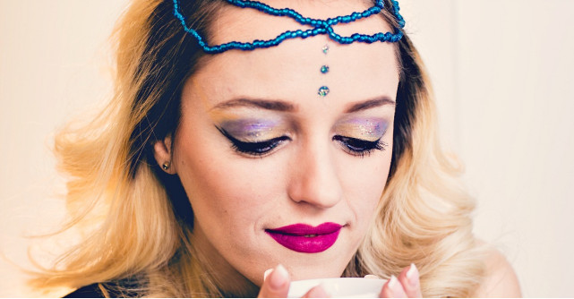 Astrologie: 7 secrete ale femeii Varsator care o fac extraordinara