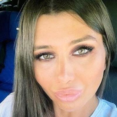 Elena Băsescu, de nerecunoscut într-o creație semnată Dana Budeanu. Cât de mult s-a schimbat fiica cea mică a lui Traian Băsescu