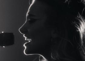 Daria Crișan lansează prima sa piesă solo - Strigă mai tare - despre momentul care te lasă fără cuvinte într-o relație