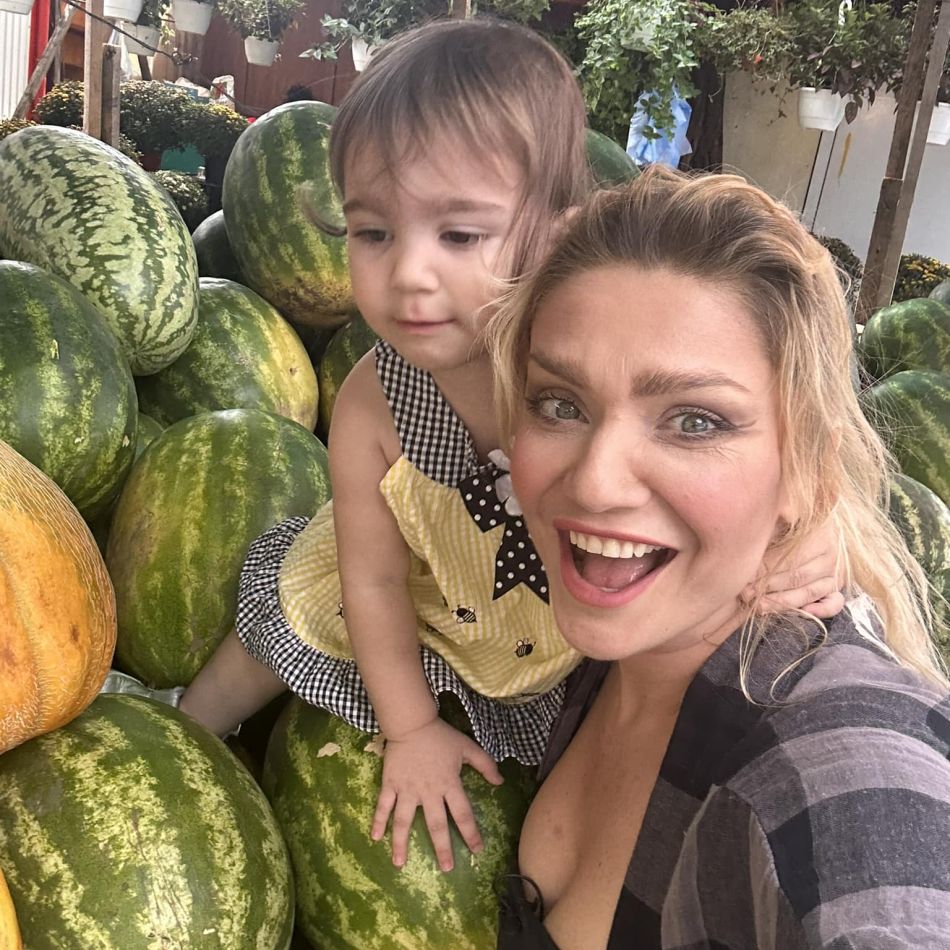 Cristina Cioran, dublă bucurie! Prima ședință foto cu fiul său Max și revenirea spectaculoasă pe TV