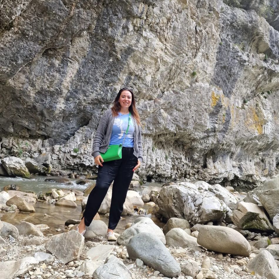 Oana Roman își începe cariera de profesoară! Din toamna, fiica lui Petre Roman le va preda copiilor bunele maniere