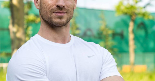 Vrei să fii tânără, sănătoasă și relaxată? Apelează la masajul facial!