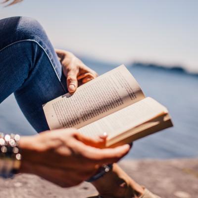 Ce cărți audio și e-book-uri au preferat românii în 2023?