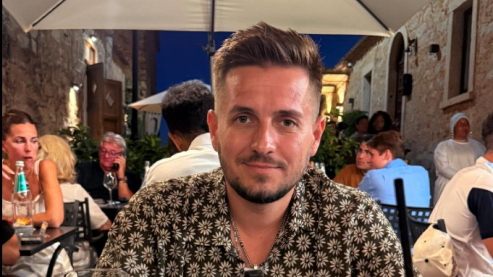 George Tănase, surprins într-o ipostază tandră alături de o blondă misterioasă. Actorul a început un nou capitol după divorț
