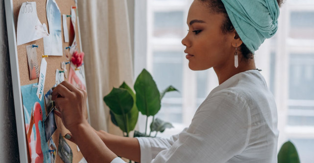 Ghid complet pentru crearea unui Vision Board: Pregătește-te să manifestezi anul visurilor tale