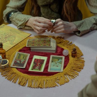 Tarot zilnic: Aveți o conexiune din altă viață?
