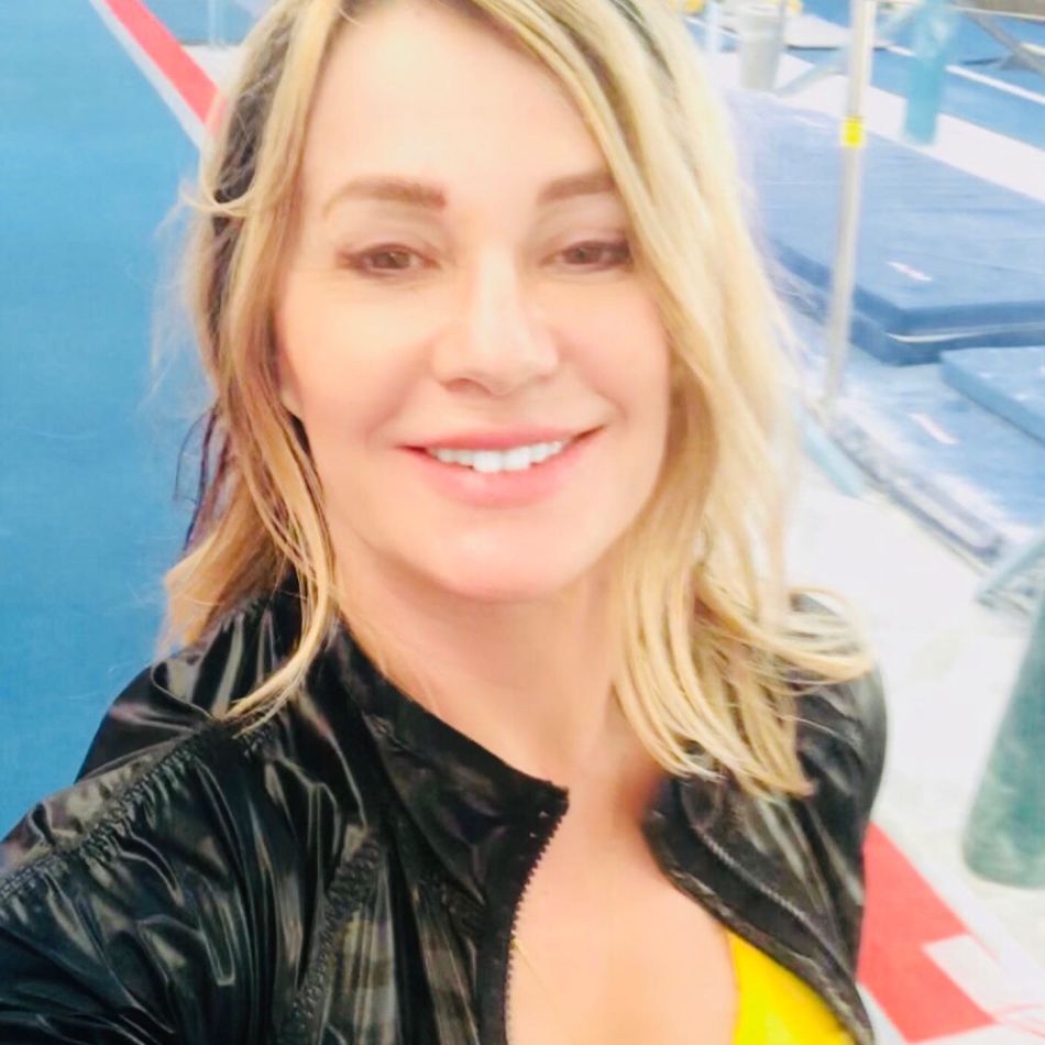 Nadia Comăneci, surprinsă în ipostaze casnice acasă la mama sa: Lucruri normale, pe care le fac și în America...