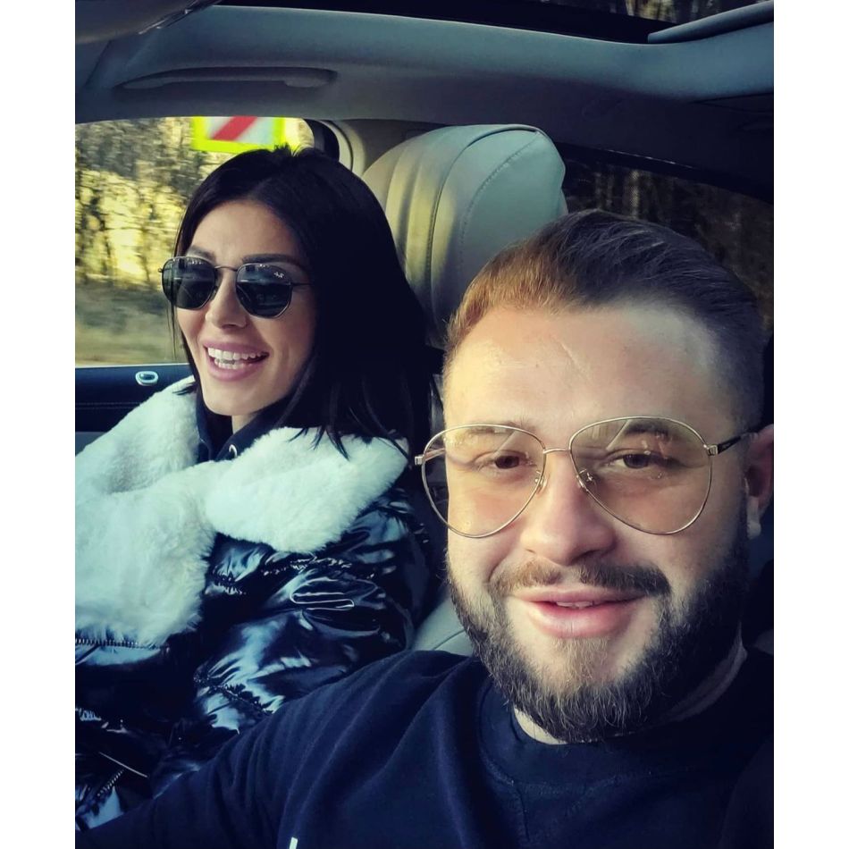 În timp ce Ilinca Vandici anunța despărțirea, Andrei Neacșu era în vacanță alături de o tânără misterioasă