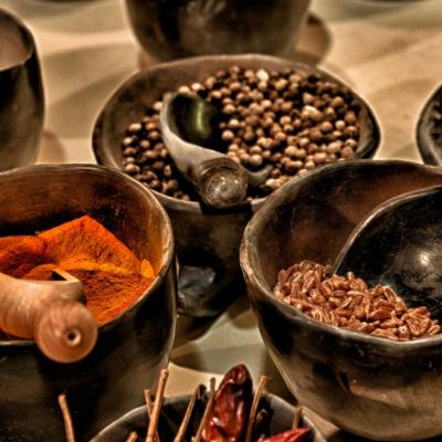 4 ierburi si condimente sanatoase pe care probabil ca nu le ai in bucatarie