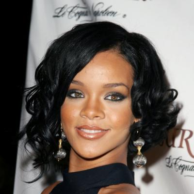 Rihanna si Justin Bieber vin cu Stirile zilei