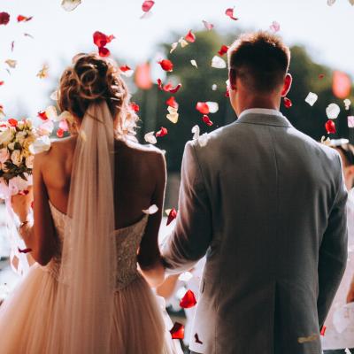 Cununia civilă: 6 modele de rochii elegante pentru marele eveniment