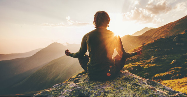 Opt trăsături irezistibile ale bărbatului Omega