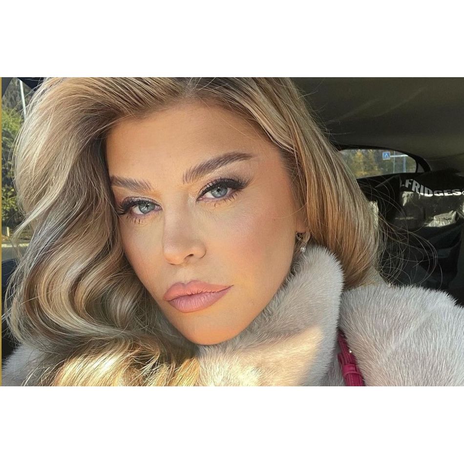 Loredana Groza, reacție neașteptată după ce internauții au scris că fiica sa are operații estetice!