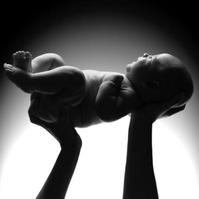 Mama care a castigat in instanta dreptul de a-si UCIDE copilul