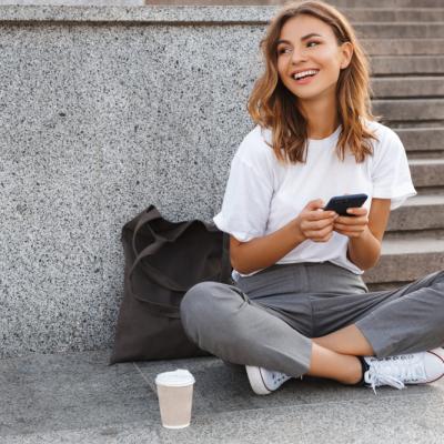 WhatsApp, mai popular ca niciodată