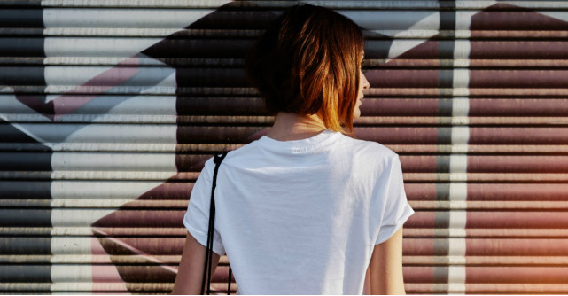 Rochia tip tricou - perfecta pentru tinuta de concert