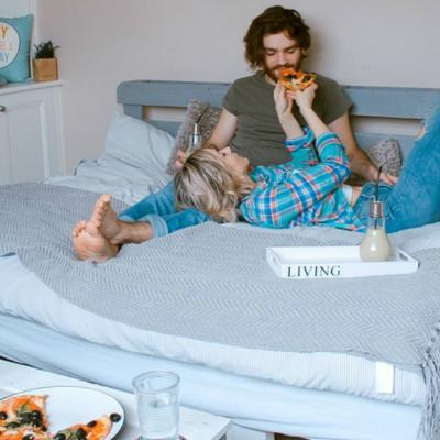 Lenjerii de pat cu mesaje romantice sau simpatice pentru un start de zi reușit