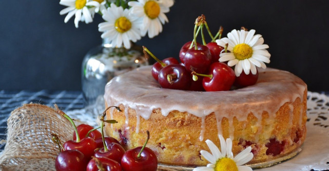 Retete delicioase cu cirese de mai: Profita de fructele de sezon in deserturi fine!