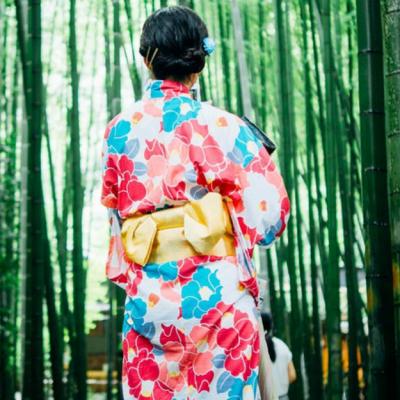 Rochia tip halat kimono: inspira-te din stilul nipon practic si minimalist!