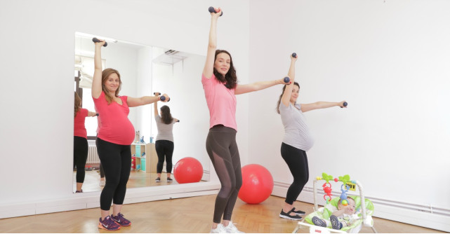 Recăpătarea siluetei după naștere: sfaturi de la specialistul în antrenamente dedicate proaspetelor mămici