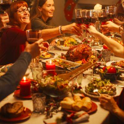 10 sfaturi inteligente ca să mănânci pe săturate de sărbători, fără să îți fie rău