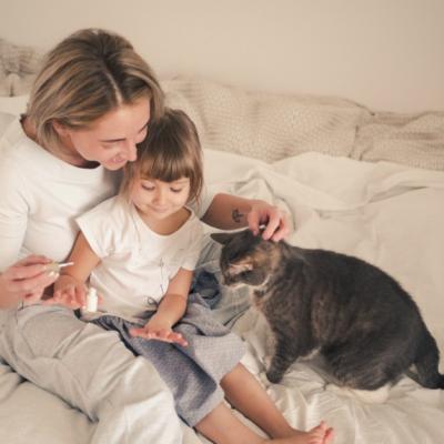 Cum alungam anxietatea copiilor nostri? Sfaturi de la fiica lui Deepak Chopra