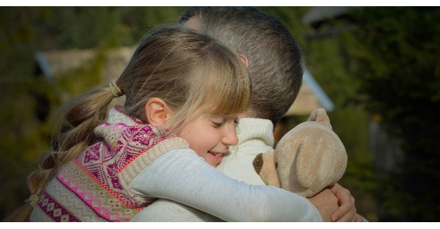 Acest tatic singur era la restaurant cu fiica sa. Insa iata ce a urmat.