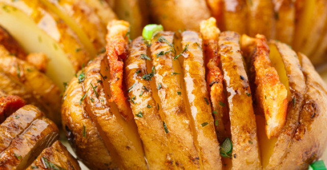 Deliciu de weekend: Cartofi acordeon la cuptor