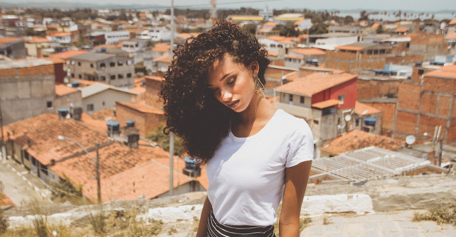 Căderea părului - când ar trebuie să mergi la medic (ce înseamnă, ce afecțiuni poate ascunde)