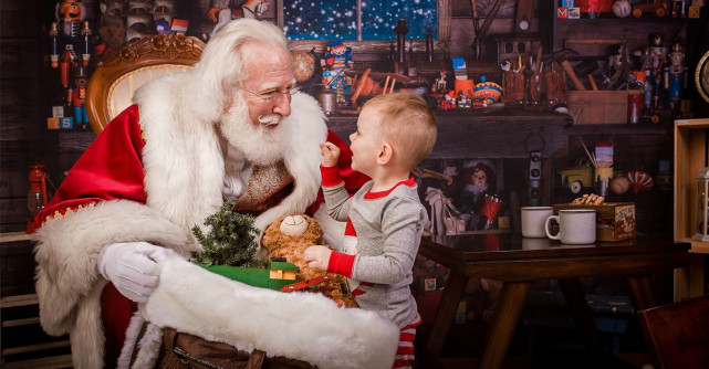 Organizează o petrecere de Crăciun pentru cei mici cu un Moș Crăciun adevărat