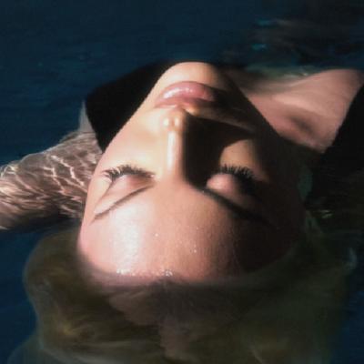 Alexandra Stan revine la stilul care a consacrat-o cu 'Wanna Dance', un hit al eliberării prin muzică și dans