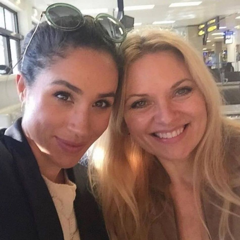 Admiratorii Casei Regale Britanice sunt convinși că Meghan Markle s-a deghizat și a participat la Încoronarea Regelui Charles