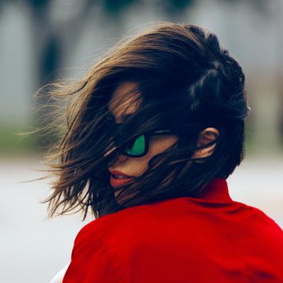 Cum să reduci electrizarea părului, deci și ruperea lui