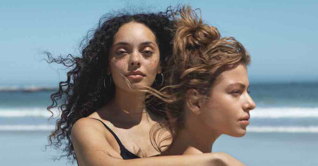 Maria Nila protejează oceanul, lansând campania de vară: Nomazii apelor 