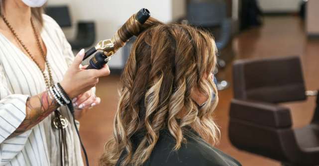 3 întrebări importante pe care să vi le puneți înainte de a cumpăra un ondulator de păr