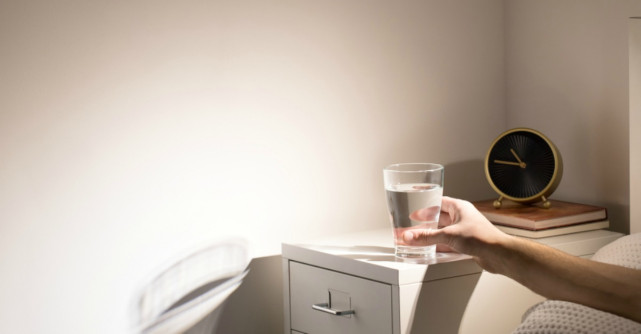 De ce să nu bei apa lăsată peste noapte 