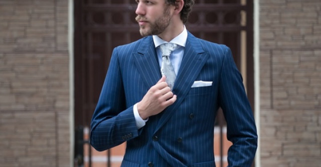 Linia de costume realizate pe comanda 