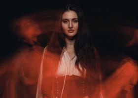 Aura Șova, câștigătoarea Vocea României 2024, lansează prima sa piesă, 'Drăgaicele'