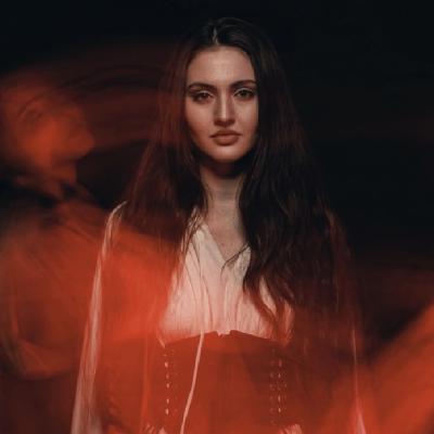 Aura Șova, câștigătoarea Vocea României 2024, lansează prima sa piesă, 'Drăgaicele'