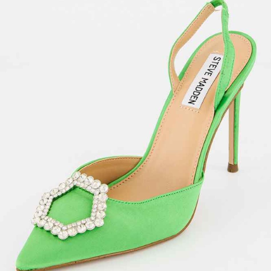 Culorile care nu trebuie să-ți lipsească din garderobă în 2024