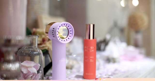 Călătorește fără bătăi de cap cu PEACH™ 2 go, performantul dispozitiv de epilare IPL de la Foreo 