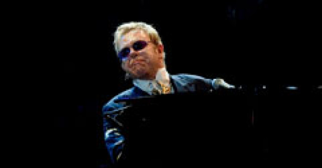 OMG! Elton John a devenit tatic