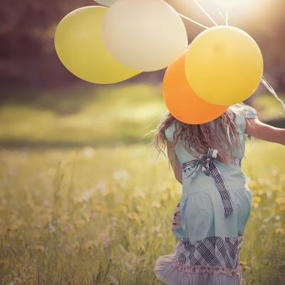Împlinirea începe încă din copilărie. Cum contribuie părinții la formarea unui adult fericit?